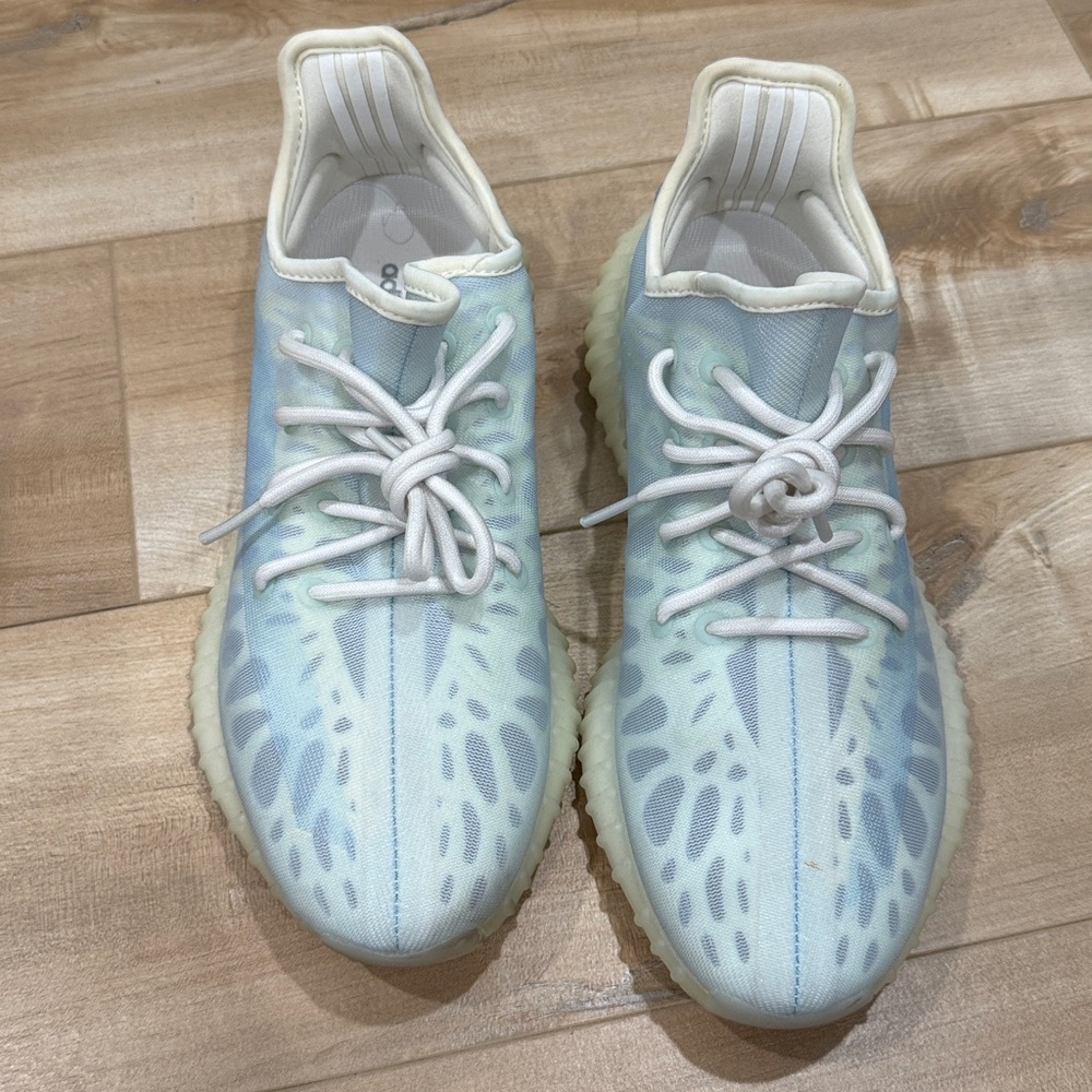 adidas Yeezy Boost 350 V2